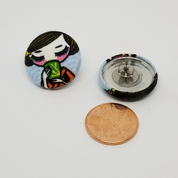 💥3for15!💥Adorable Fabric Button Earrings Girl - Picture 2 of 2